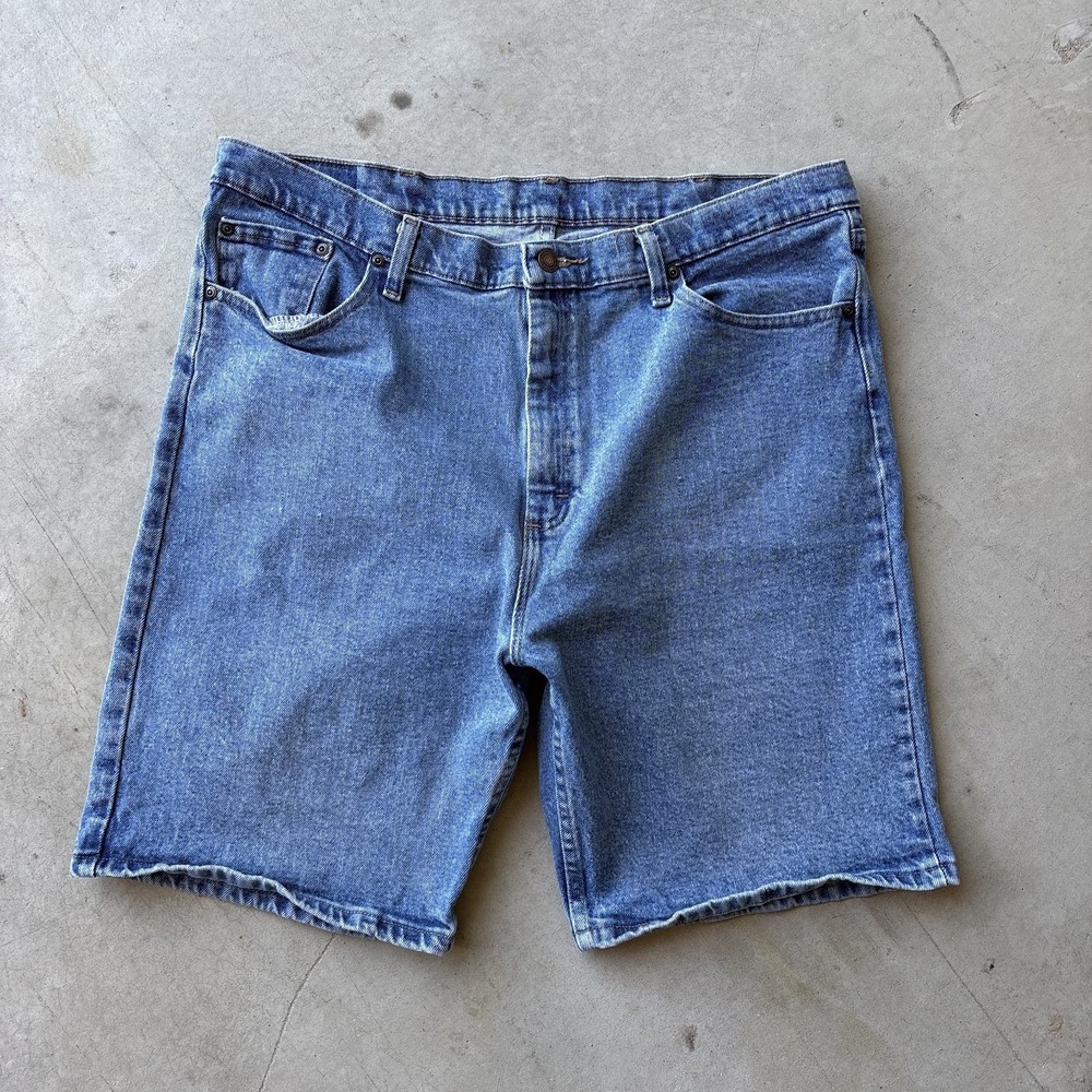 Wrangler Denim Shorts Mens 38 Blue Medium Wash Relaxed Fit Jorts Dad Jean Shorts